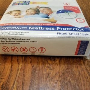 Rooms To Go Premium Mattress Protector Nwt